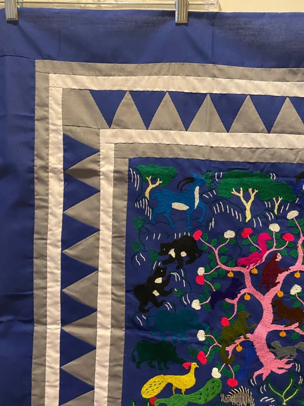 Stitched tapestry of animal for decorating a baby / child room (New)